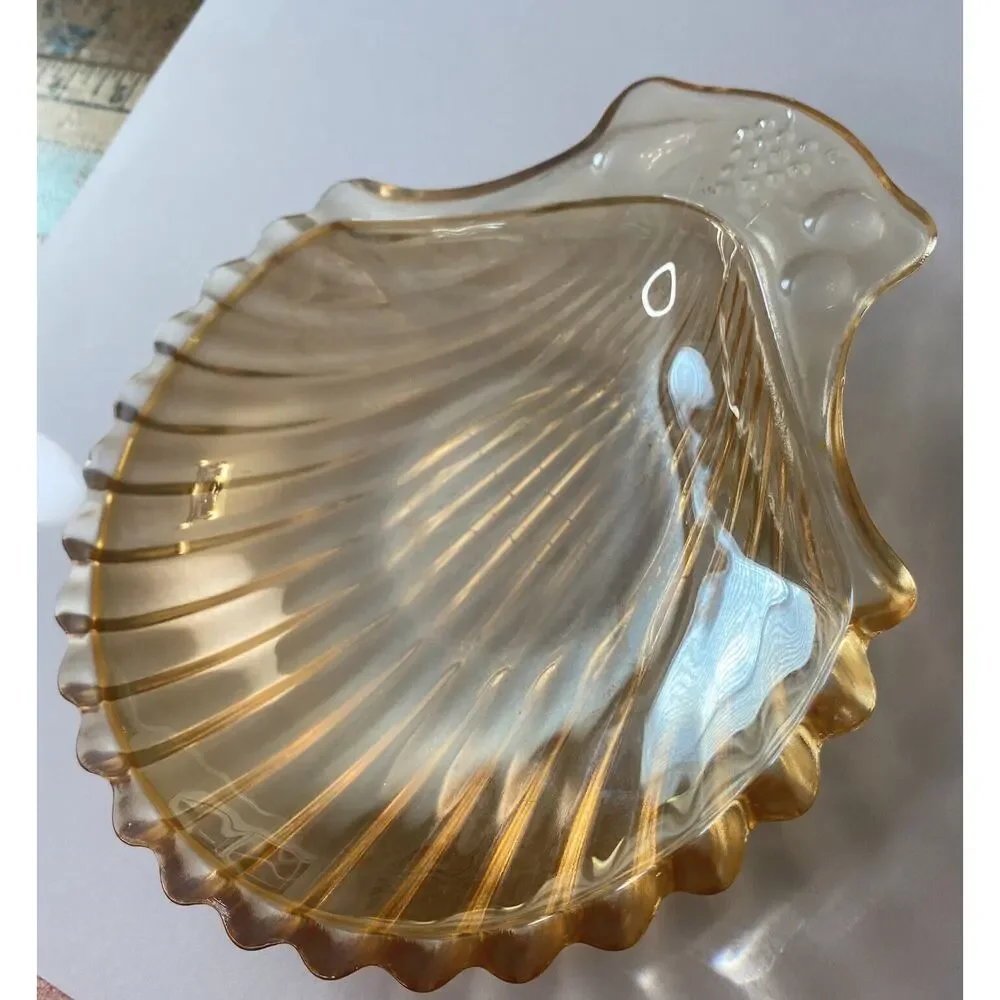 CARNIVAL Glass Clam Shell Seashell Shaped Dish Trinket Dish Peach Soap VINTAGE